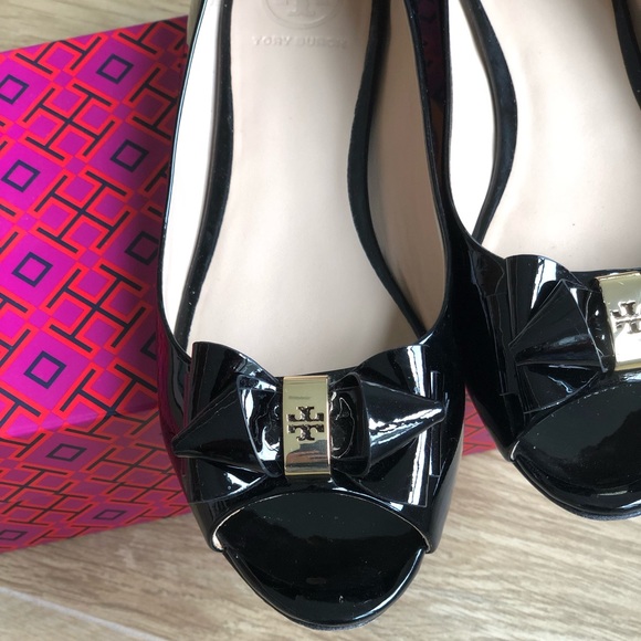 Tory Burch Patent Black Stacked Bow Peep toe Flats - Picture 10 of 15